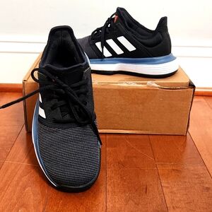 Women's Adidas tennis shoes